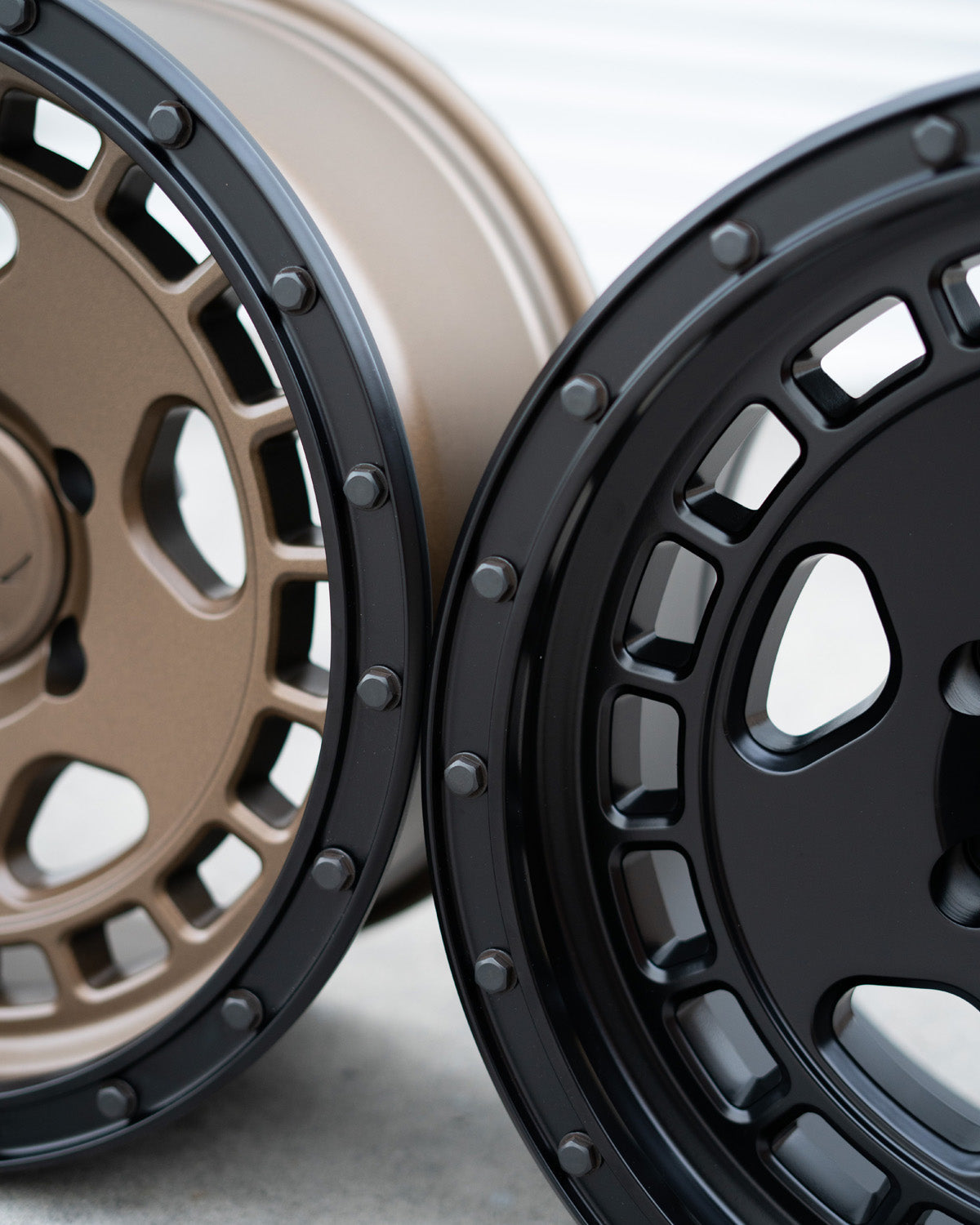 52 HD Bolts _ Black