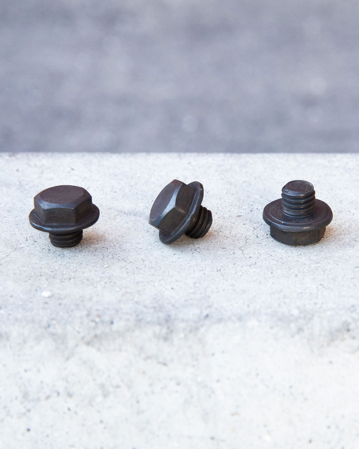 52 HD Bolts _ Black